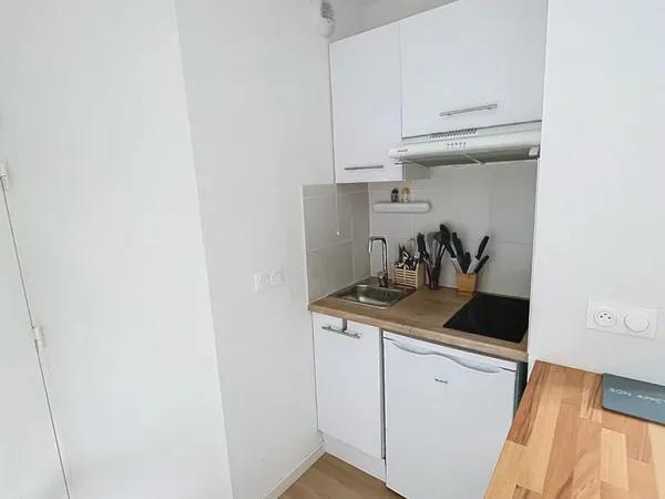 Pessac — Avenue de Noès | Studio meublé lumineux avec balcon | CHAUFFAGE ET EAUX INCLUS