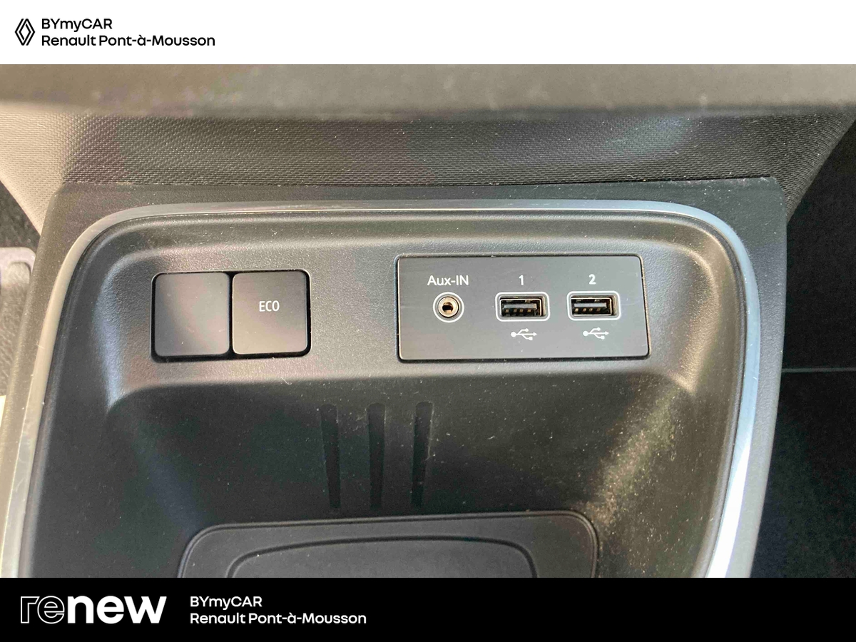 Renault Twingo III E-Tech — photo 17