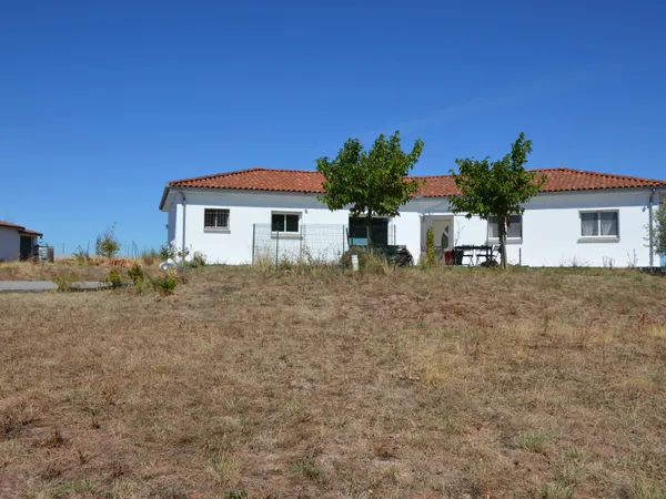 Très belle demeure moderne offrant de beau volume, quatre chambres, terrain de plus de 2500m2