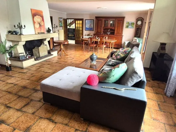 Maison 7 pièces 223 m²