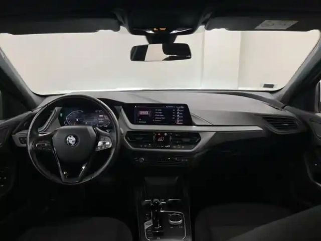 Bmw Serie 1 série 1 118da 150ch business design 8cv — photo 8
