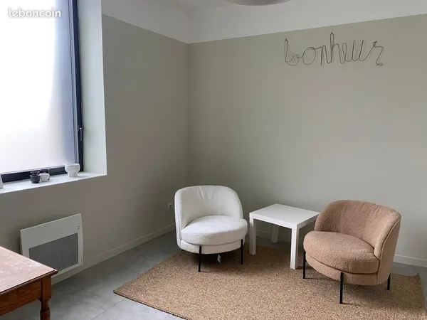 Loue cabinet meublé et refait à neuf - 17m²