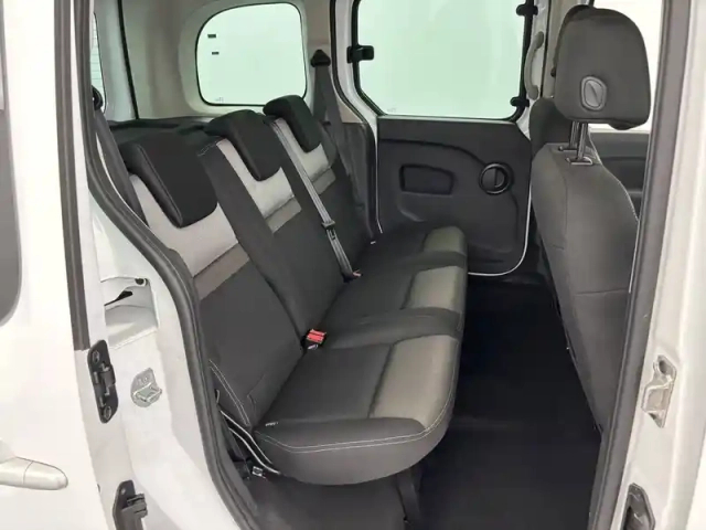 Renault Kangoo blue dci 95 — photo 25