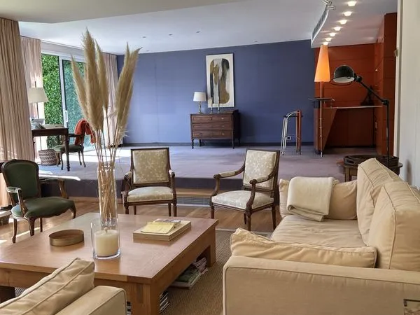 Maison 8 pièces 312 m²