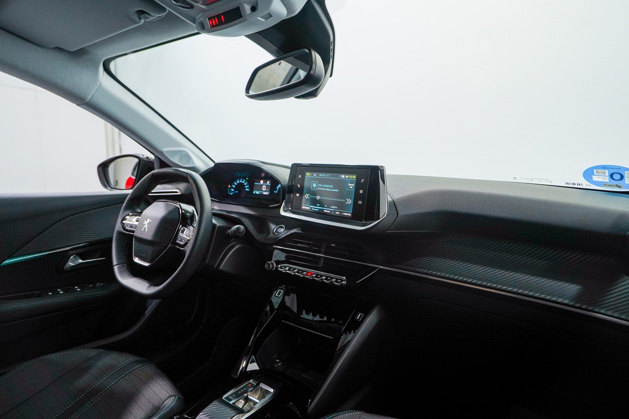 Peugeot 208 — photo 31