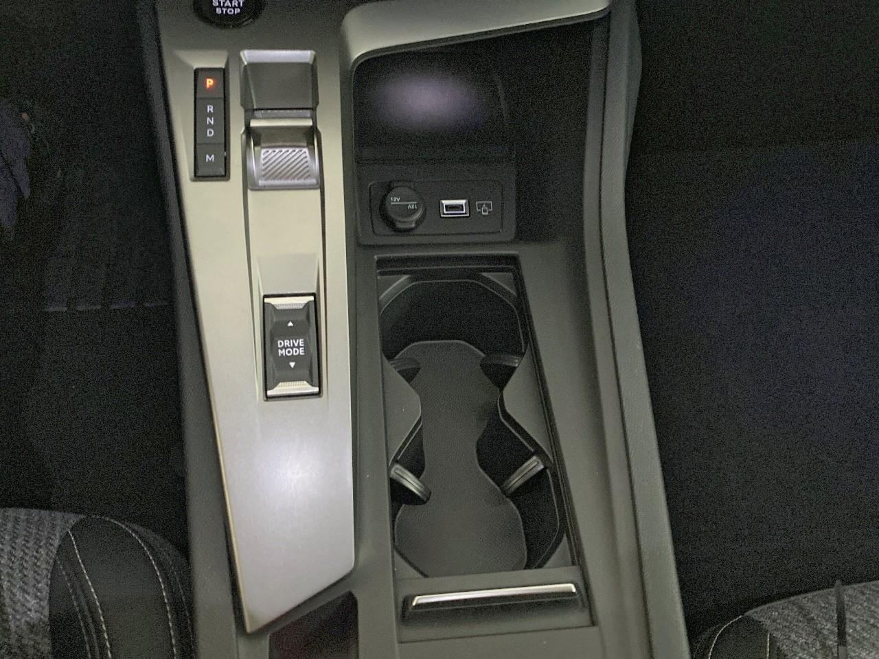 Peugeot 308 hybrid 145 e-dcs6 allure — photo 17