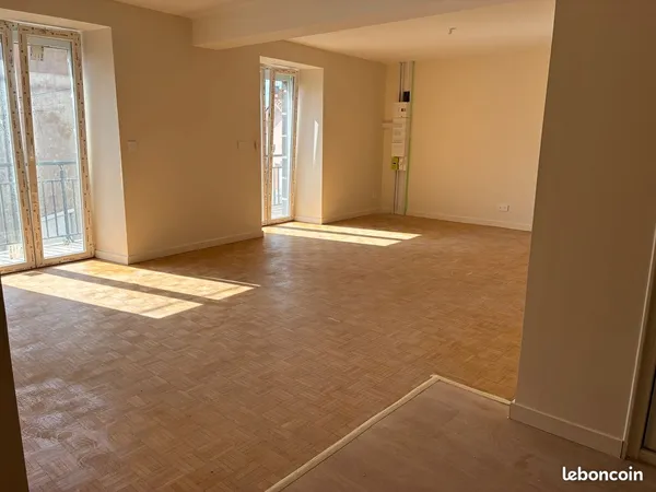 F4 crouzol volvic 116.10 m2 calme refait a neuf avec terrasses