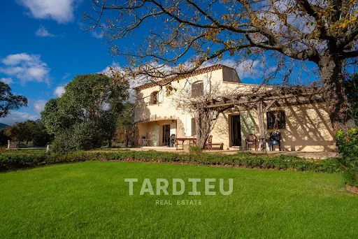 Maison 7 pièces 280 m²