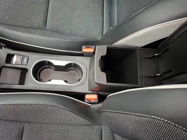 Renault Captur e-tech 145 - 21 — photo 24
