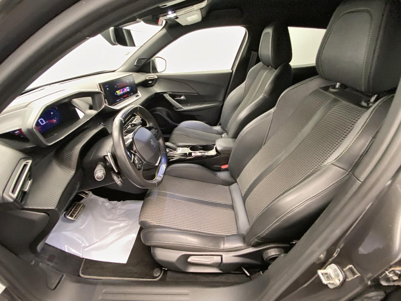 Peugeot 2008 puretech 130 s&s eat8 gt line — photo 9
