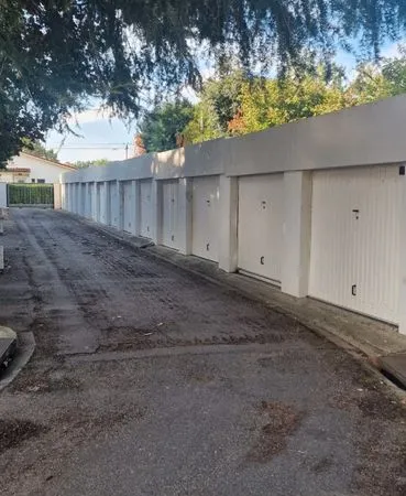 à vendre superbe box fermé