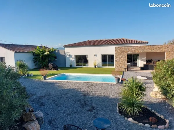 Propriété contemporaine de 278 m2 à fort potentiel