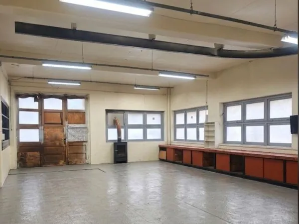 LOCAL PROFESSIONNEL INDÉPENDANT ENVIRON 246 m² + PARKING 850 m²