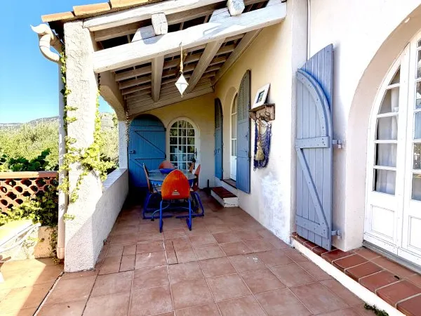 TOULON - MAISON TROPEZIENNE -T4 98M2 - PARCELLE 800M2 - DEPENDANCE - 460 000€