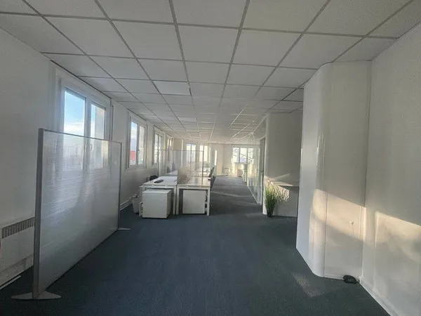 Bureau 280 m²