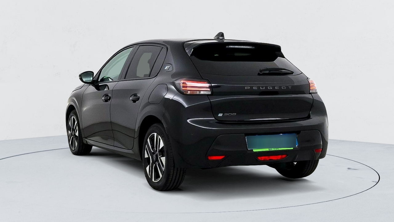 Peugeot 208 — photo 3