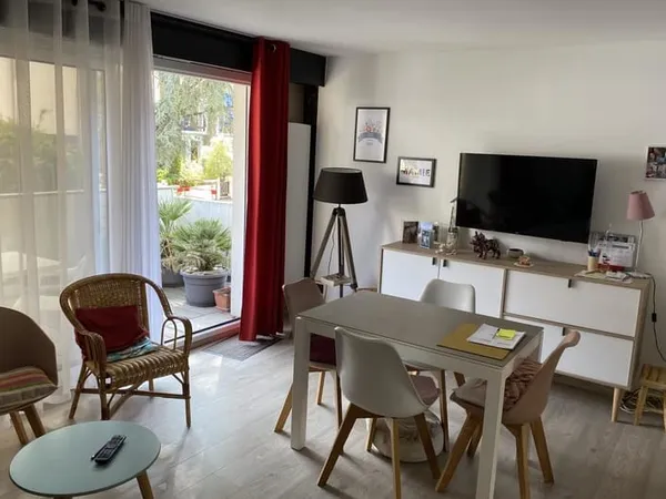 T2 Idéalement situé entre commerces et plage