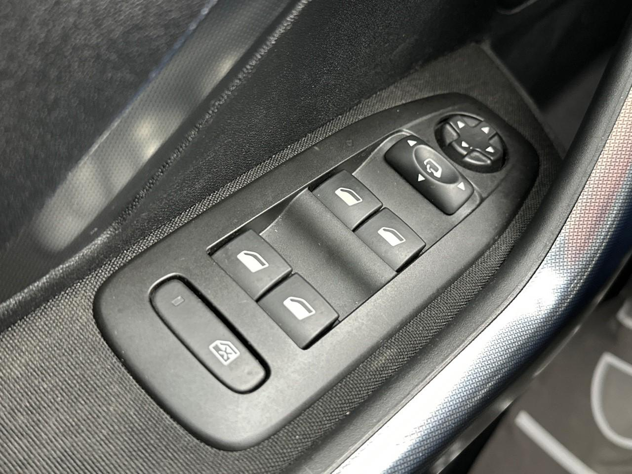 Peugeot 2008 puretech 130ch s&s bvm6 allure — photo 15