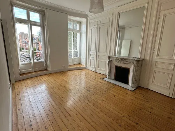 À LOUER - Appartement T3 rénové style Haussmannien