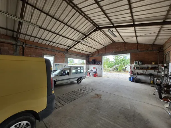Entrepôt 185 m²