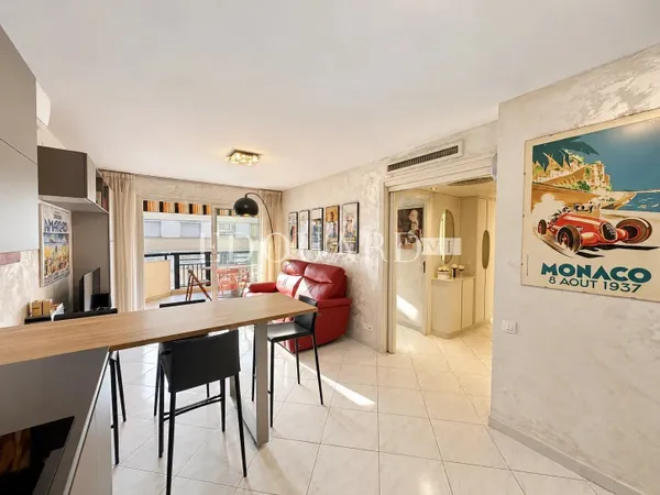 En exclusivité trois pièces en excellent état avec grande terrasse et possibilité parking en sous-so