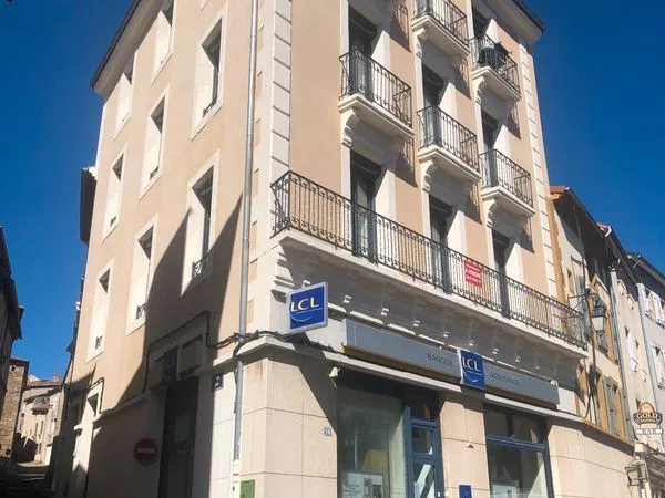 Appartement rénové PMR ~100 m² + cave, face à la Halle Langogne