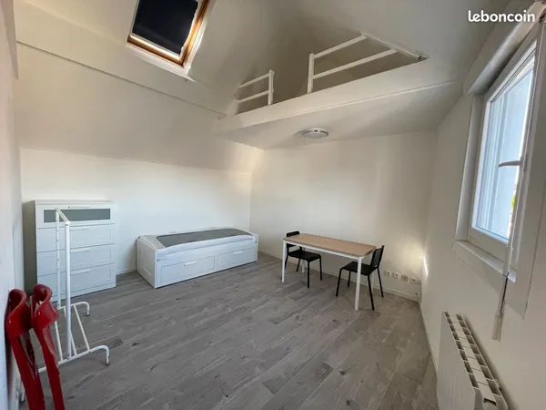 Studio meublé avec mezzanine à La Madeleine