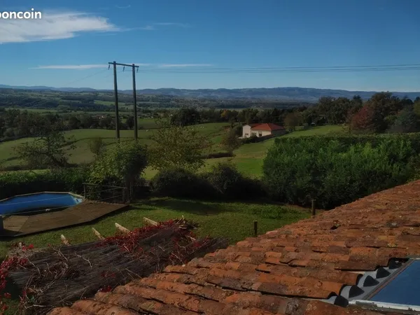 Maison+dépendance sur 6000m2 de terrain belle vue plein sud à Notre Dame de Boisset