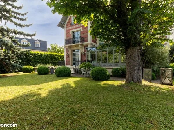 Immeuble 18 pièces 445 m²