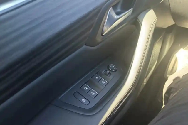Peugeot 508 hybrid 225 e-eat8 — photo 28