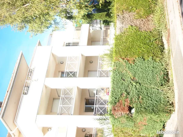 Location F2 PAU