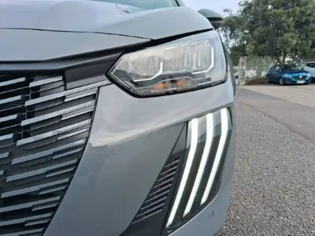 Peugeot 208 hybrid 110 e-dcs6 — photo 39