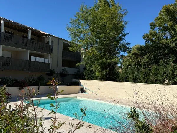 Appartement T2 piscine uzes