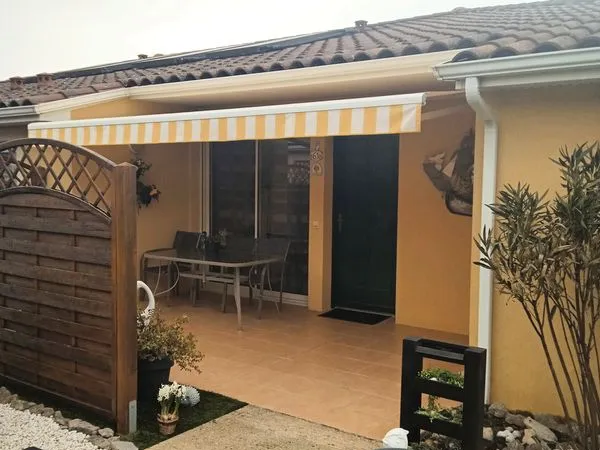 Maison plein-pied avec piscine