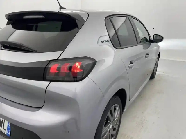 Peugeot 208 puretech 100 s&amp;s bvm6 — photo 31