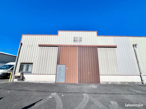 Local 630 m² BOULOC