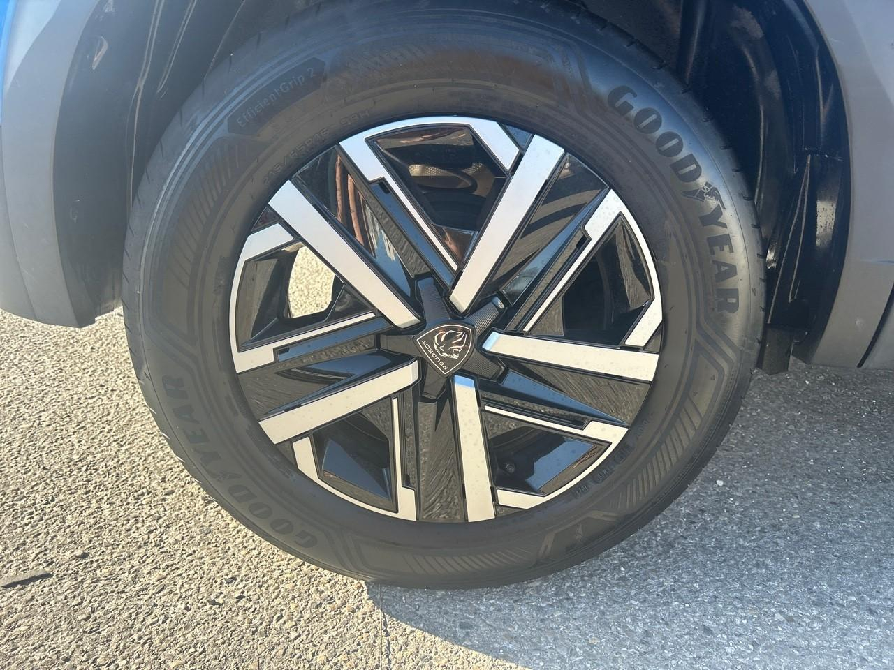 Peugeot 2008 1.2 puretech 100ch s&s active — photo 11