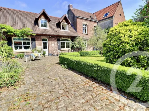 Maison 8 pièces 302 m²