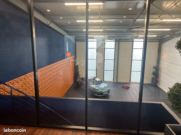 Location local commercial 200m2 + MEZZANINE 30 m2 aménagée en bureau