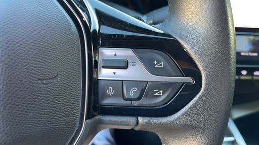 Peugeot 308 1.5 BlueHDi 130 EAT8 - Allure Pack – 2023 – 54298 km – Diesel – Boîte Automatique — photo 9