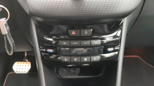 Peugeot 2008 1.2 PureTech 130 EAT6 - GT Line – 2019 – 48133 km – Essence – Boîte Automatique — photo 19