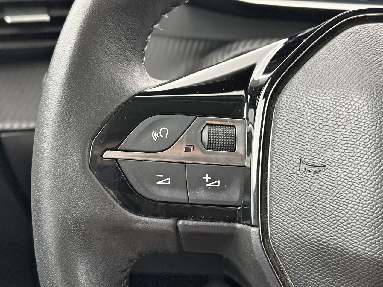 Peugeot 2008 puretech 100 s&s bvm6 allure pack — photo 20