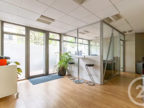 Local 87 m²