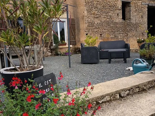 Maison pierre 115m² DPE B Limite Vienne 86 Terrain 2540m2