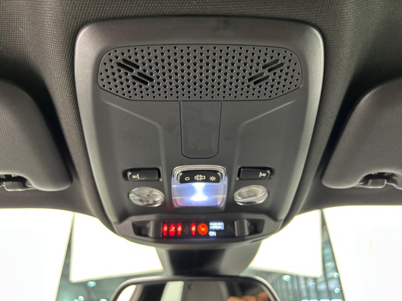 Peugeot 2008 puretech 130 s&s eat8 allure pack — photo 28