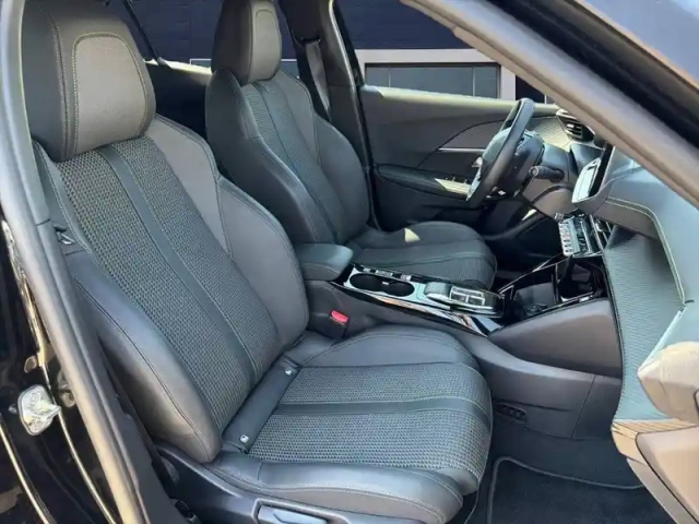 Peugeot 2008 electrique 136 ch — photo 18