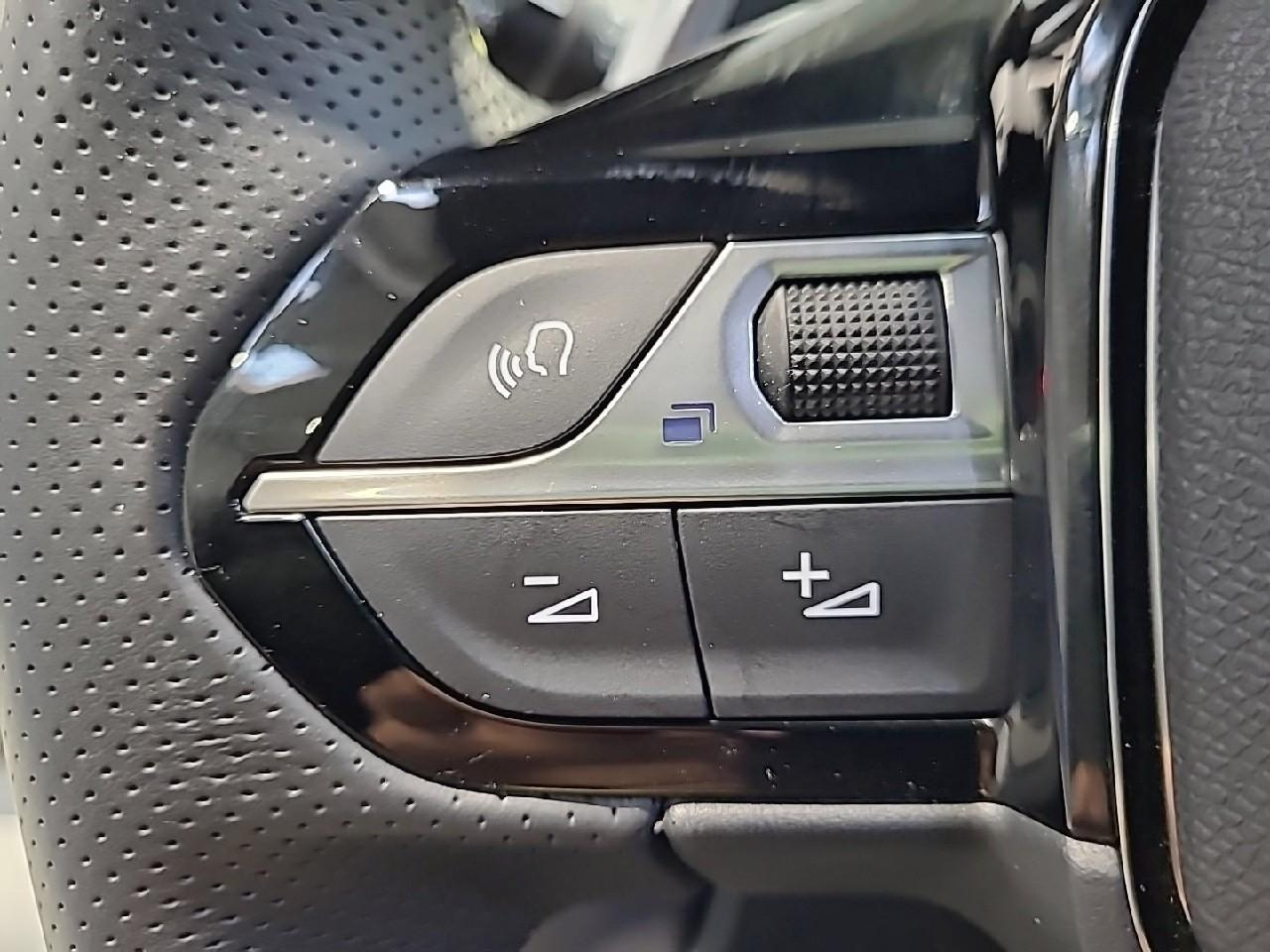 Peugeot 208 hybrid 100 e-dcs6 gt — photo 26
