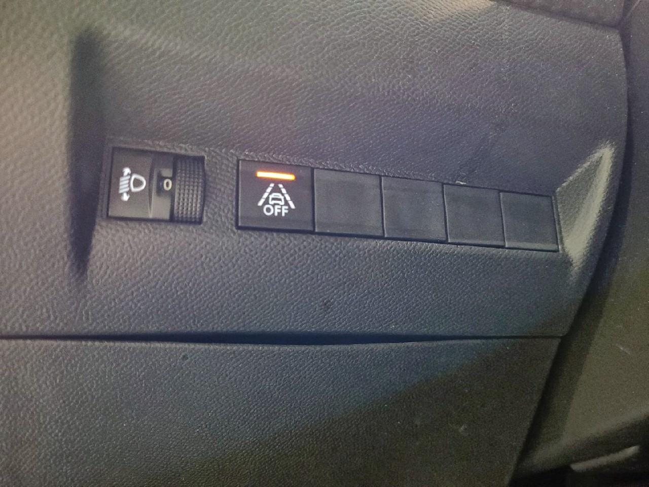Peugeot 208 puretech 100 s&s bvm6 style — photo 23