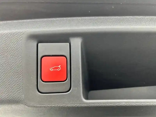 Peugeot 308 sw phev 225 e-eat8 — photo 15