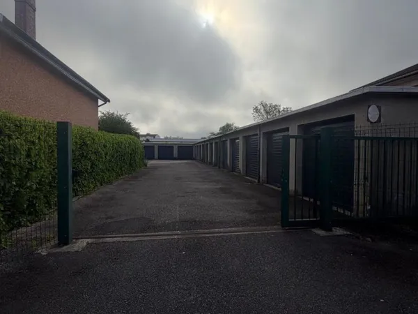 Stationnement Location Décines-Charpieu   90€